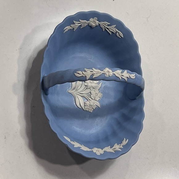 Wedgwood - Blue Jasperware Basket with Thistle Flower design - VINTAGE 1980s - Picture 5 of 8